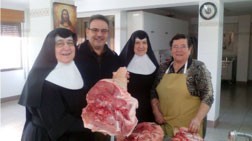 Donación de un cerdo al asilo de Caspe